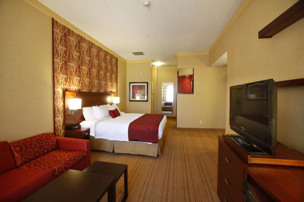 Courtyard By Marriott Waterloo St. Jacobs Hotel Exterior photo