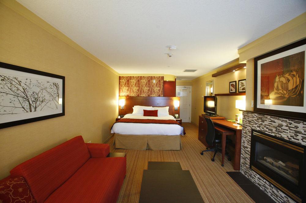 Courtyard By Marriott Waterloo St. Jacobs Hotel Exterior photo