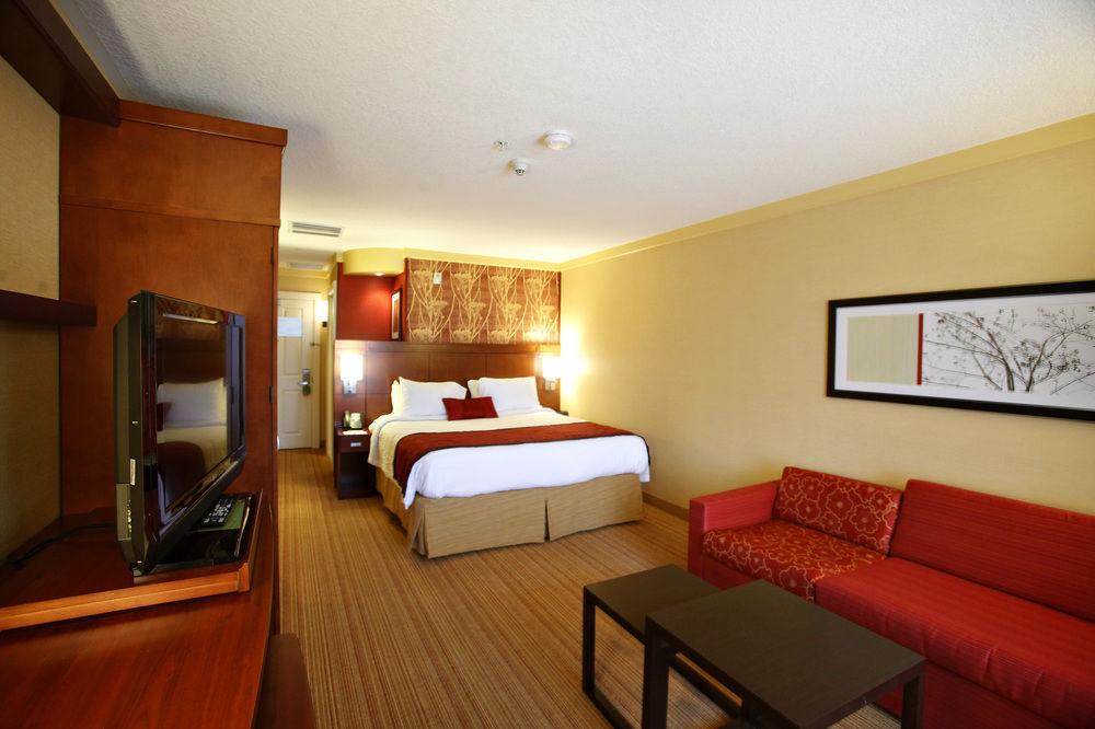 Courtyard By Marriott Waterloo St. Jacobs Hotel Exterior photo