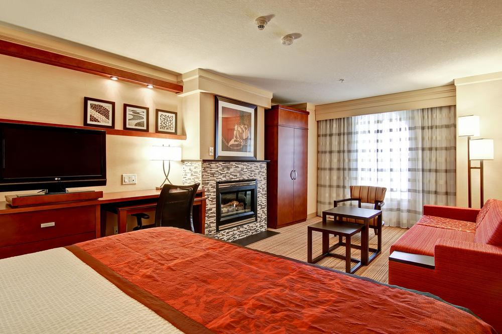 Courtyard By Marriott Waterloo St. Jacobs Hotel Exterior photo
