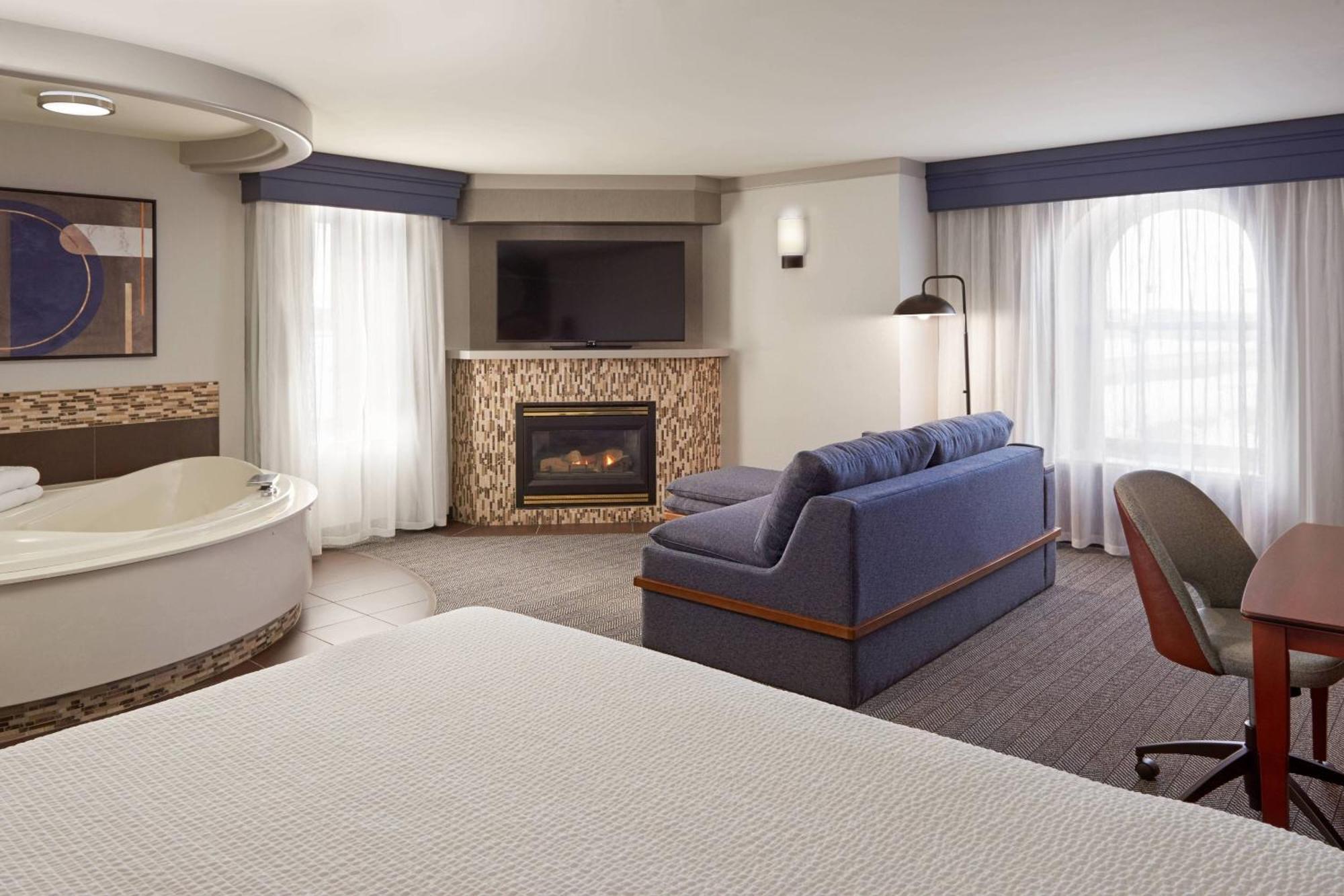 Courtyard By Marriott Waterloo St. Jacobs Hotel Exterior photo